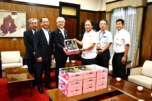 大牟田産ぶどうを大牟田市長にPR