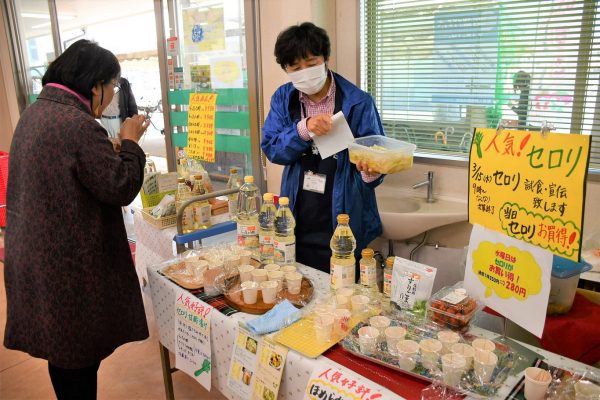 いちごフェア・セロリ試食会